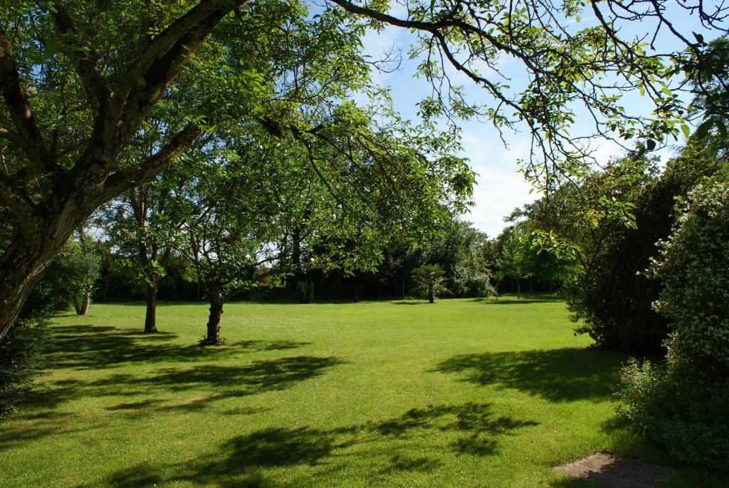 Bed and Breakfast Chateau De Grenier Saint-Leger  Экстерьер фото